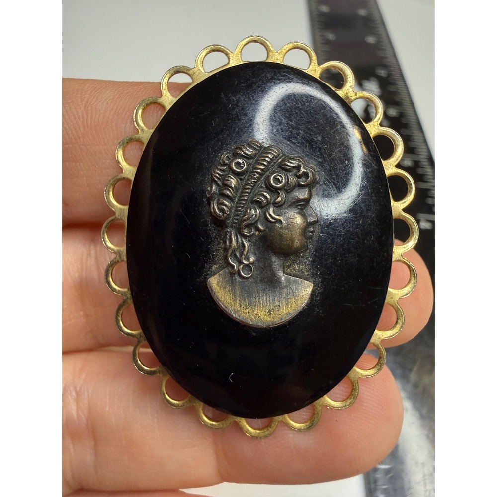 Vintage Cameo Brooch Black Gold Tone Scalloped Frame Female Profile Portrait Pin